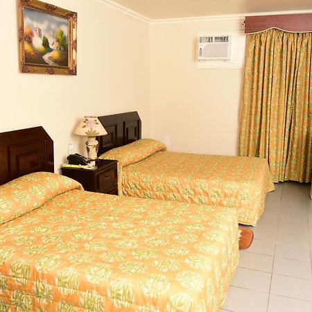 Regency Suites Hotel ジョージタウン エクステリア 写真