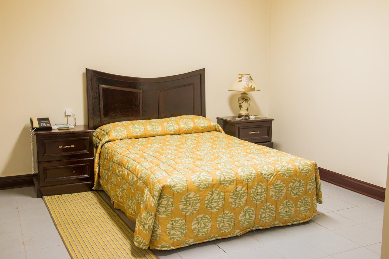 Regency Suites Hotel ジョージタウン エクステリア 写真