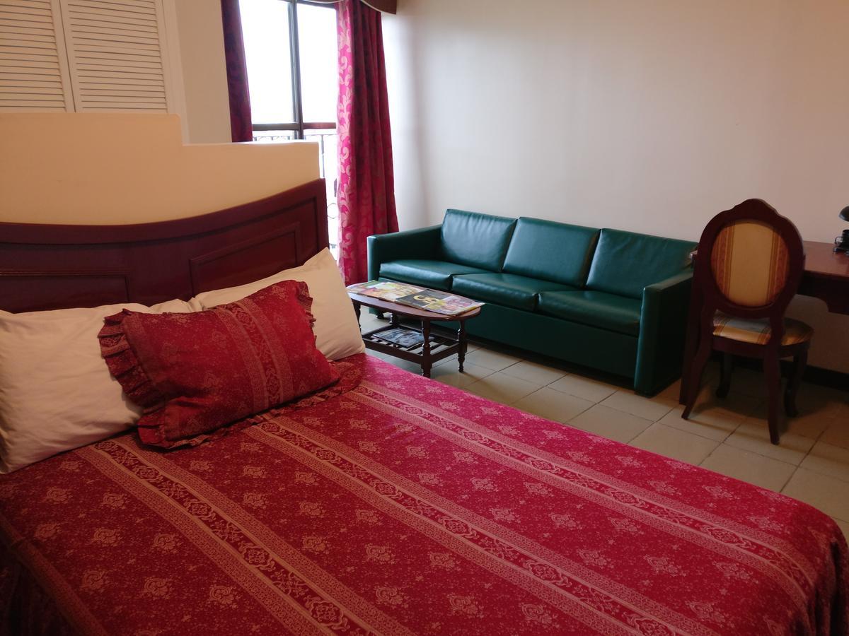 Regency Suites Hotel ジョージタウン エクステリア 写真